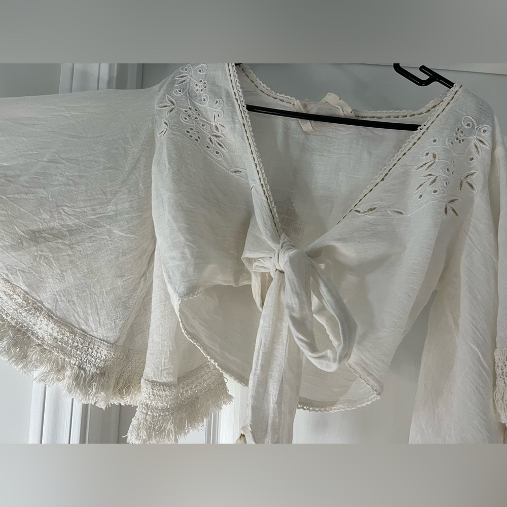 NWT. Vici Dolls White fringe crop top
